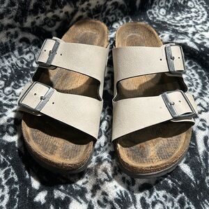 Birkenstock cream slide leather sandal two strap with big buckle Sz 8